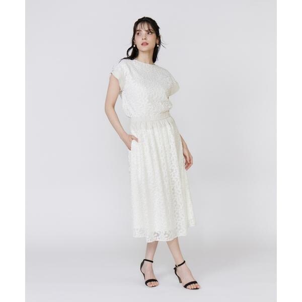 マーリエ ル カセット（Maglie le cassetto）/《大きいサイズ》フラワー刺繍ブラウス