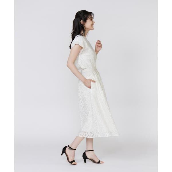 マーリエ ル カセット（Maglie le cassetto）/《大きいサイズ》フラワー刺繍ブラウス