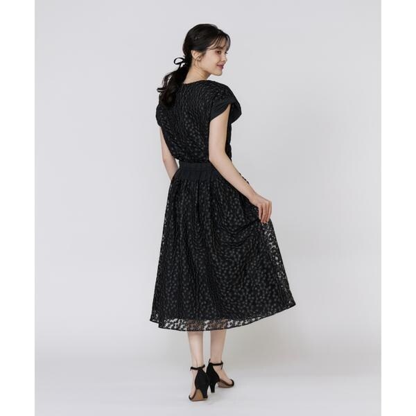 マーリエ ル カセット（Maglie le cassetto）/《大きいサイズ》フラワー刺繍ブラウス