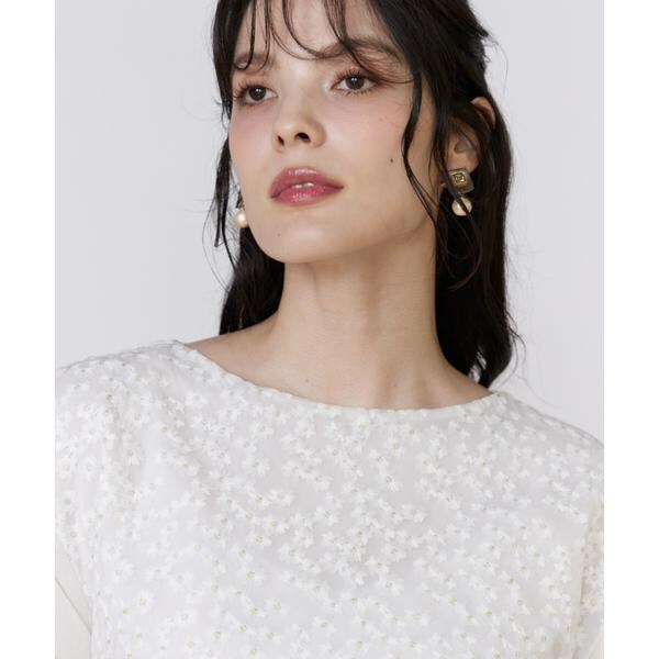 マーリエ ル カセット（Maglie le cassetto）/《大きいサイズ》フラワー刺繍ブラウス