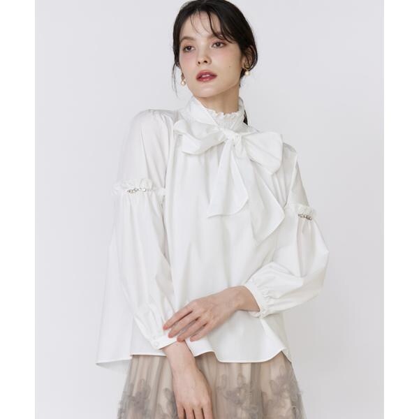 マーリエ ル カセット（Maglie le cassetto）/《大きいサイズ》袖ビジューボウタイブラウス