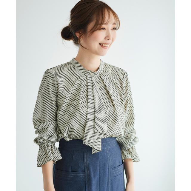 ルクールブラン（le．coeur blanc）/《手洗い可能》キカプリントスカーフタイブラウス