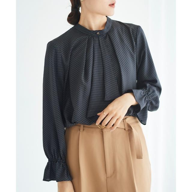 ルクールブラン（le．coeur blanc）/《手洗い可能》キカプリントスカーフタイブラウス