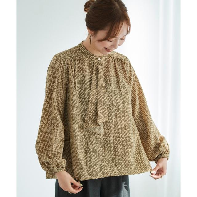 ルクールブラン（le．coeur blanc）/《手洗い可能》デシンキカプリントスカーフタイブラウス