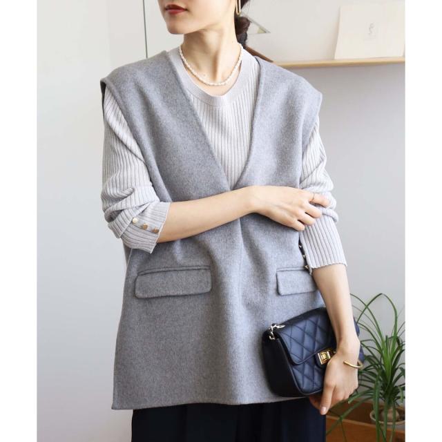 ルクールブラン（le．coeur blanc）/リバーVネックベストの通販は 8,118円