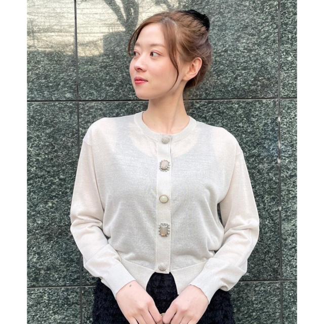 ルクールブラン（le．coeur blanc）/《手洗い可能》TORRAZZO DONNAビジュー釦カーデ