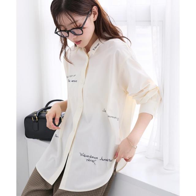ルクールブラン（le．coeur blanc）/《WEB限定アイテム》レタリング刺繍シャツ