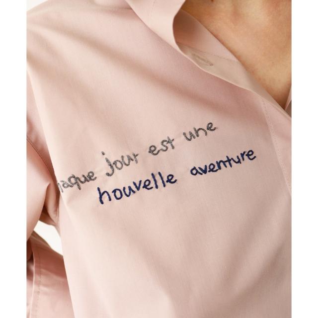 ルクールブラン（le．coeur blanc）/《WEB限定アイテム》レタリング刺繍シャツ