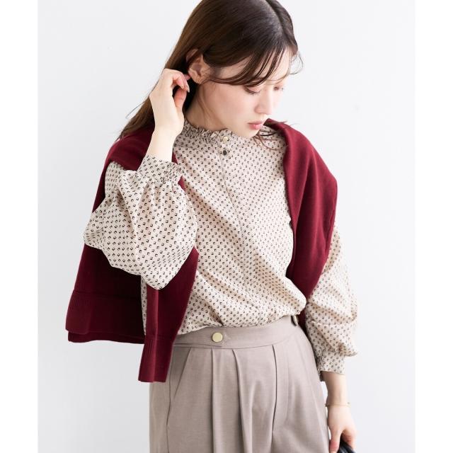 ルクールブラン（le．coeur blanc）/《手洗い可能》シャーリングネック幾何柄ブラウス