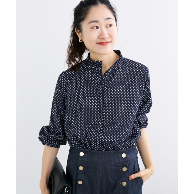 ルクールブラン（le．coeur blanc）/《手洗い可能》シャーリングネック幾何柄ブラウス