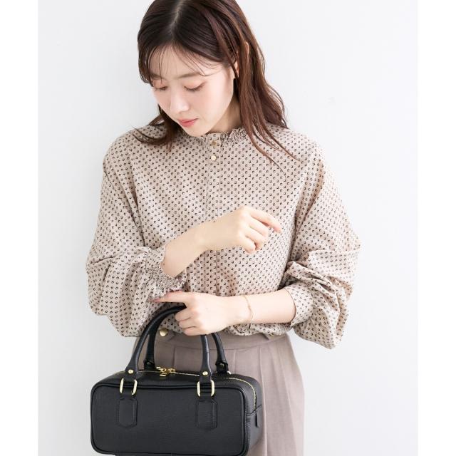 ルクールブラン（le．coeur blanc）/《手洗い可能》シャーリングネック幾何柄ブラウス