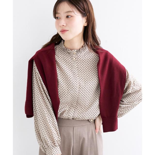 ルクールブラン（le．coeur blanc）/《手洗い可能》シャーリングネック幾何柄ブラウス