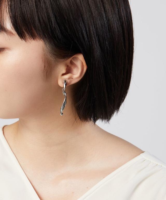 ランバン オン ブルー（LANVIN en Bleu）/メタリックリボン イヤリング