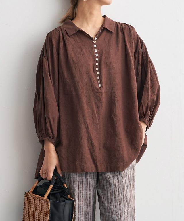 オードリーアンドジョンワッド（Audrey and John Wad）/【Audrey and John Wad】コットンボイル襟付きギャザーボリュームスリーブブラ…