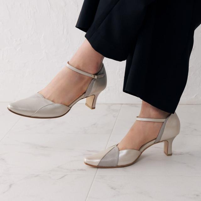 極美品❤️HIMIKO/ヒミコ カットワークセパレートパンプス 撥水加工( 23) 卑弥呼 パンプス 「Made in Japan」「撥水」ソフトセパレート