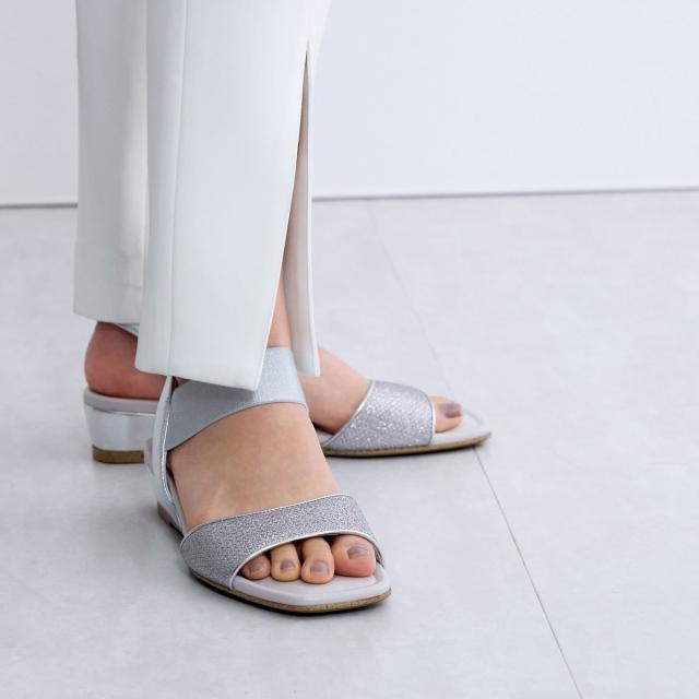 HIMIKO ヒミコ ゴムベルトグリッターサンダル　ブラック　大きいサイズ　26 HIMIKO（HIMIKO）/《再値下げ40％OFF》【25春夏新作】在庫僅か！◇