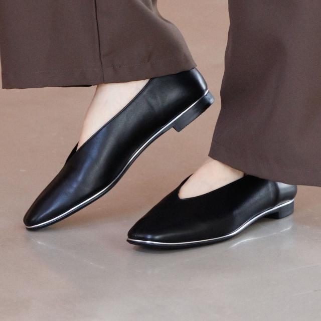 HIMIKO（HIMIKO）/柔らかフラット【日本製】【25秋冬新作】メタルラインVカットパンプス/651113