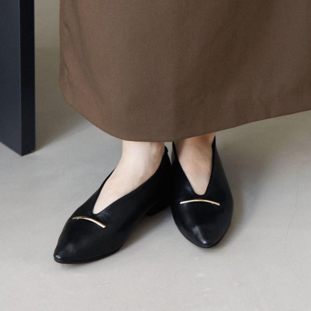 HIMIKO（HIMIKO）/お洒落でラクに履ける秋の新作【卑弥呼25AW】【撥水】メタルバーフラットパンプス/651303