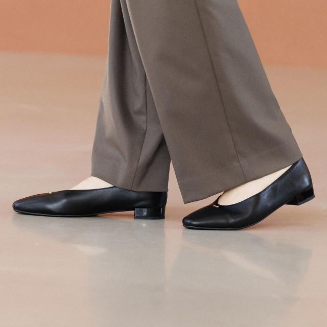 HIMIKO（HIMIKO）/卑弥呼の新作人気NO，1【撥水】【卑弥呼25AW】メタルポイントフラットパンプス/651326