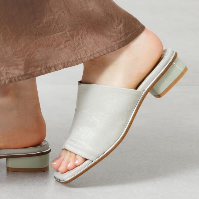 HIMIKO（HIMIKO）/イタリア製伸ばすこと原料品で好いたらしい【撥水】【卑弥呼26SS】ローヒールストレッチミュール/661216