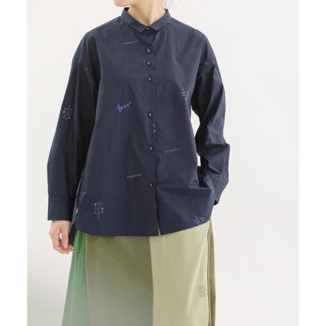 ノップドゥノッド（nop de nod）/タイプライター刺繍スモールカラーシャツ