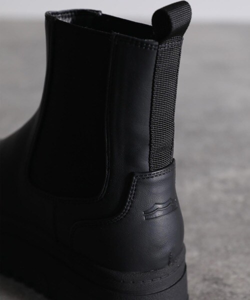 クラシカルエルフ（Classical Elf）/《JaVaジャバ コラボ》秋冬のトレンドアイテム！厚底ソールサイドゴアチェルシーブーツ