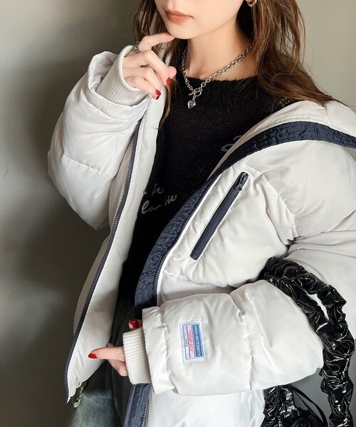 クラシカルエルフ（Classical Elf）/《JaVa ジャバコラボ》防寒とオシャレを両立。配色ジップ×フィンガーホール付き中綿ブルゾン