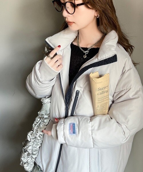 クラシカルエルフ（Classical Elf）/《JaVa ジャバコラボ》防寒とオシャレを両立。配色ジップ×フィンガーホール付き中綿ブルゾン