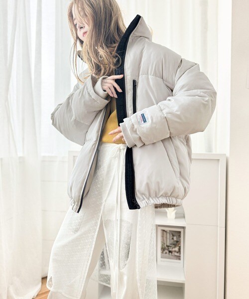 クラシカルエルフ（Classical Elf）/《JaVa ジャバコラボ》防寒とオシャレを両立。配色ジップ×フィンガーホール付き中綿ブルゾン