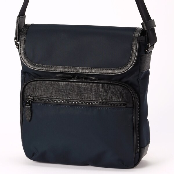 片岡鶴太郎、【侘助一輪（赤）】、希少な額装用画集より、美品、日本人画家