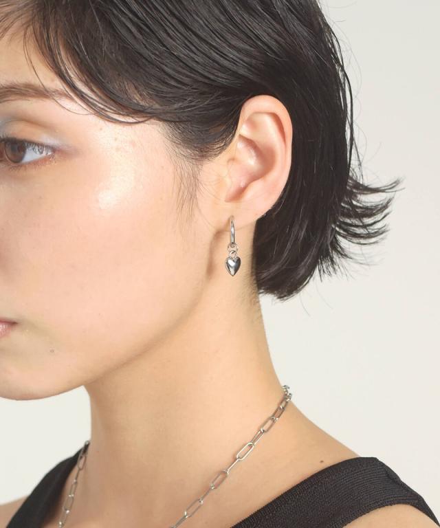 shaesbyシルバー ハンマードリーフ型ピアス