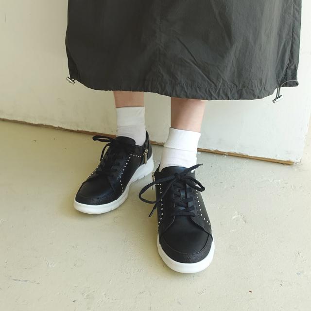 ノイエザマーケット（neue the market）/スタッズスニーカー/TM24553