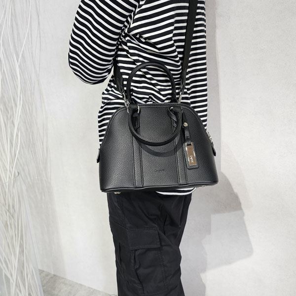 アングリット（Ungrid）/チャーム付きワイドショルダーハンドバッグの通販は 5,752円