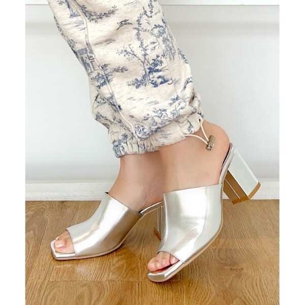 エスペランサ（ESPERANZA）/スクエアトゥブロックヒールサンダル 24SSの通販は 6,890円