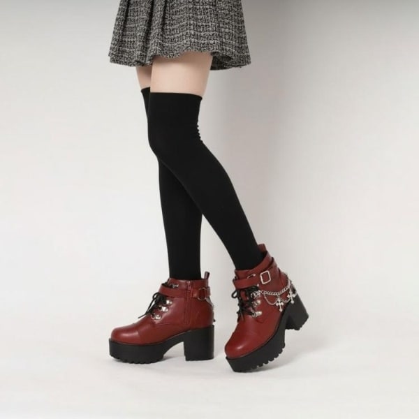 シーエス ティーアンドピー（cs T&P）/厚底十字架チャーム付きチェーンブーツ