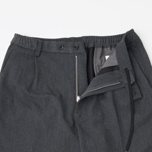 メンズメルローズ（MEN’S MELROSE）/《WEB限定》ハイストレッチツイルリラックステーパードパンツ