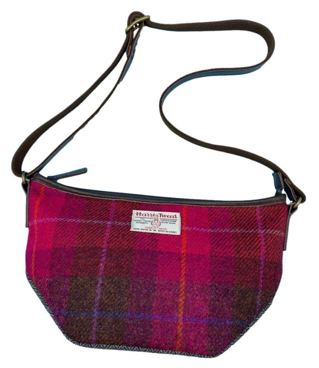 ウィングス/ハリスツイードｘ再生ウールコンビ三日月ショルダーバッグの通販は 6,435円