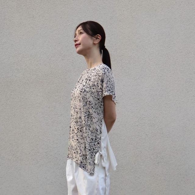 エトレリー（etre relie）/ダマスクプリント丸首ブラウス