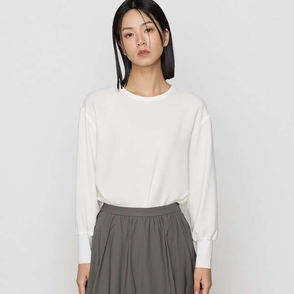 K．T キヨコ タカセ（K．T KIYOKO TAKASE）/ストレッチバックサテン梨地 ラウンドネックプルオーバー