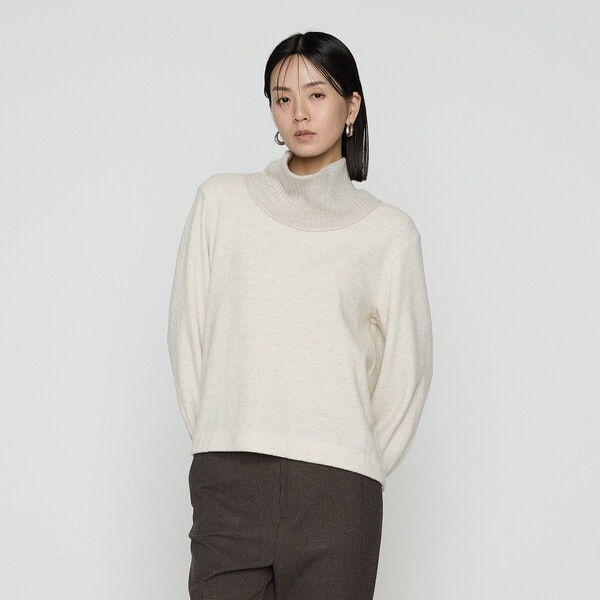 K．T キヨコ タカセ（K．T KIYOKO TAKASE）/ウールブークレー スヌード付きプルオーバー