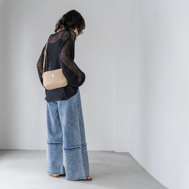   JEANS ロゴエンボス ショルダーバッグ【送料込】 Amazon | [OY] オーワイ☆ストリート☆2021FW エンボスロゴ