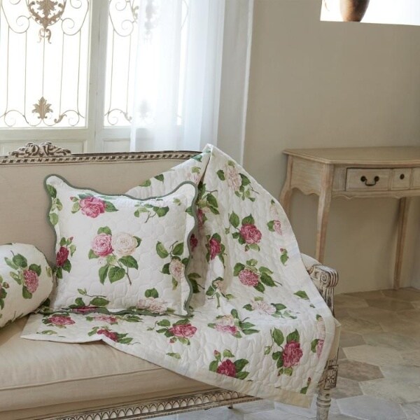 ローラ アシュレイ（LAURA ASHLEY）/カミール柄 キルトマルチカバー 140×100cmの通販は