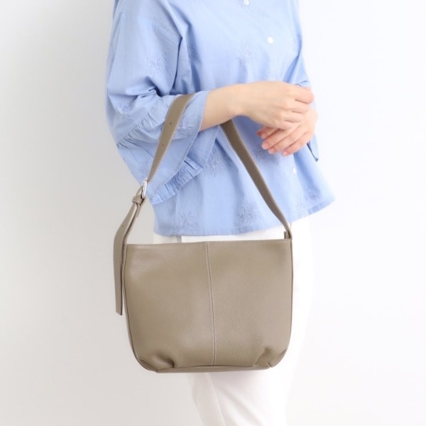 ローラ アシュレイ（LAURA ASHLEY）/【牛皮なめし革／肩先長さ調節する可】ワンハンドルバッグ
