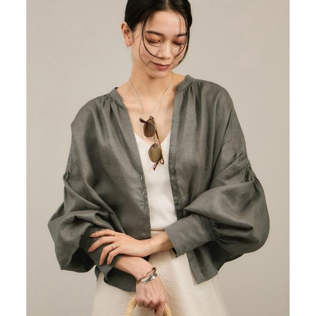 サロン アダム エ ロペ（SALON adam et rope’ ）/リネンスキッパーギャザーブラウス［GENTLE LINEN］