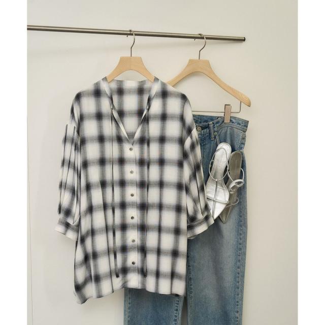 サロン アダム エ ロペ（SALON adam et rope’ ）/オンブレチェック ボリュームスリーブブラウス