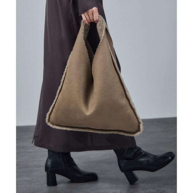 サロン アダム エ ロペ（SALON adam et rope’ ）/【HELEN MOORE（ヘレンムーア）】フェイクムートンリバーシブルバッグ