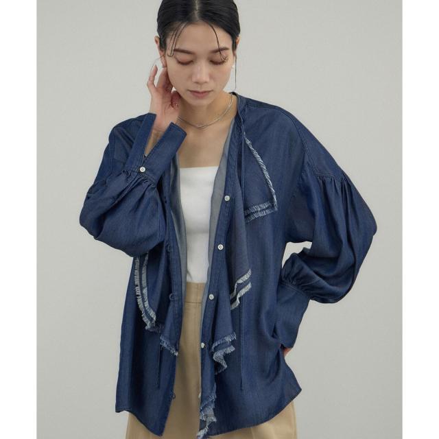 サロン アダム エ ロペ（SALON adam et rope’ ）/デニムライクラッフルフリルブラウス_5