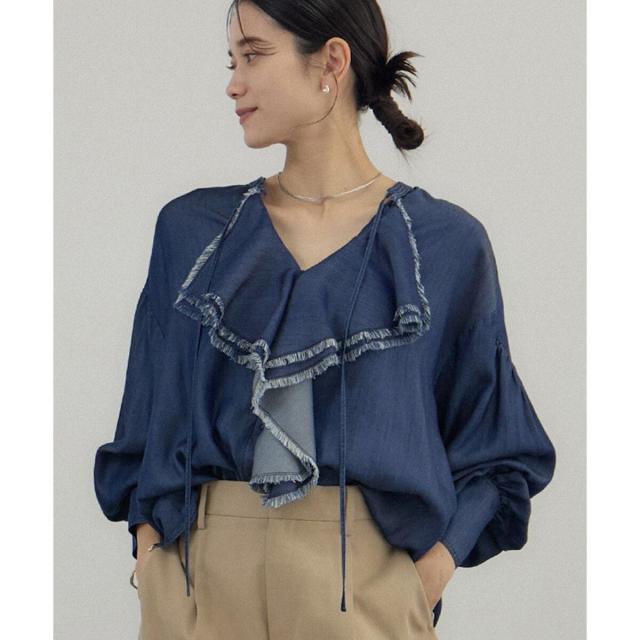 サロン アダム エ ロペ（SALON adam et rope’ ）/デニムライクラッフルフリルブラウス_13