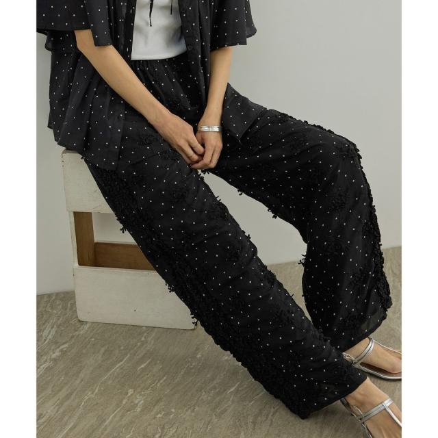 サロン アダム エ ロペ（SALON adam et rope’ ）/【crinkle crinkle crinkle】別注ドットレーヨンシャンタン 3D刺繍パンツ