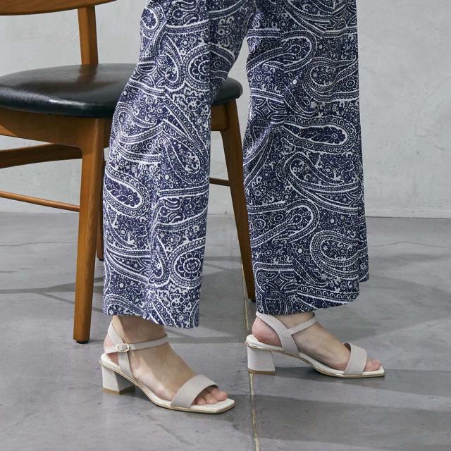 カリーノ（carino）/スクエアトゥストラップサンダル